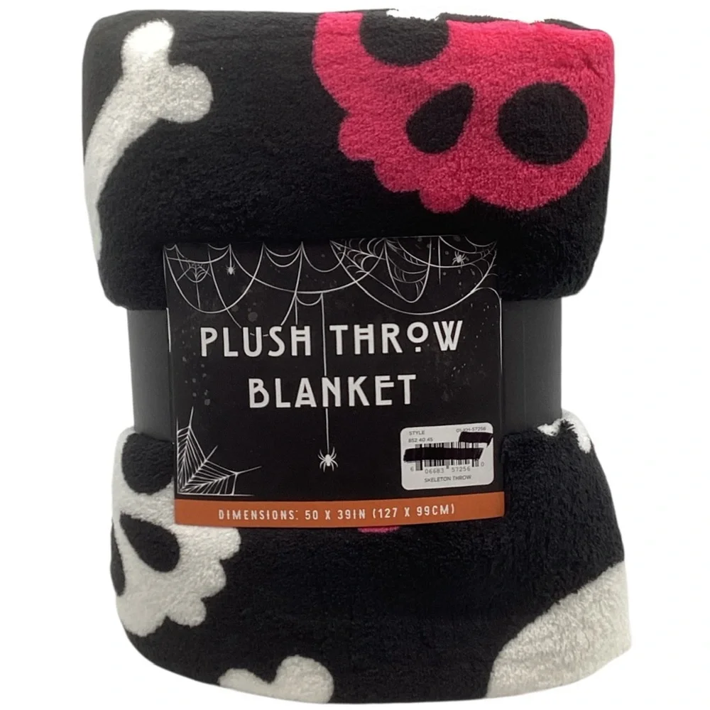 New View Gifts & Accessories Halloween “Skeleton” Print Throw Blanket (NWT)